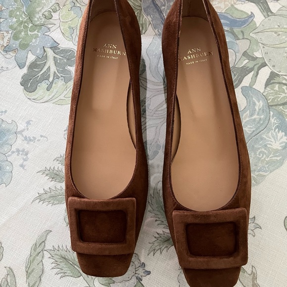 ♥️SOLD♥️ Ann Mashburn Brown Suede Buckle Shoes - Picture 2 of 9
